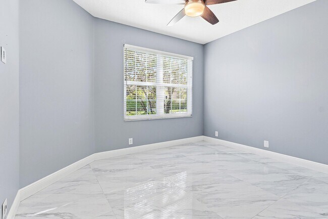 Building Photo - 12403 Cascades Pointe Dr