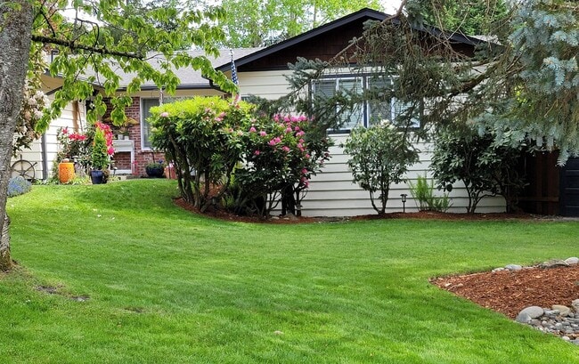 Building Photo - Stunning 4-Bedroom Home in Desirable Central Kitsap Location