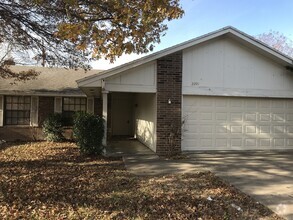 Building Photo - Single Family Home