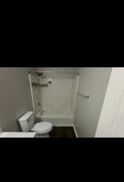 Building Photo - 209 Gatehouse Dr