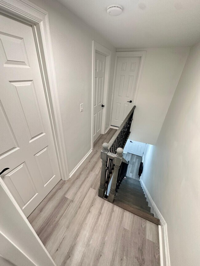 Building Photo - 109 S 7th Ave