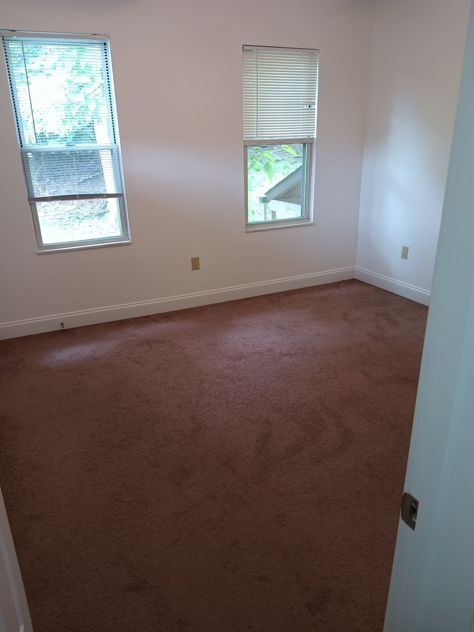 Building Photo - 152 Hallock St