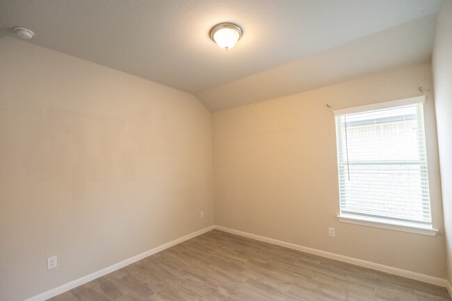 Building Photo - 388 Kendall Crest Dr