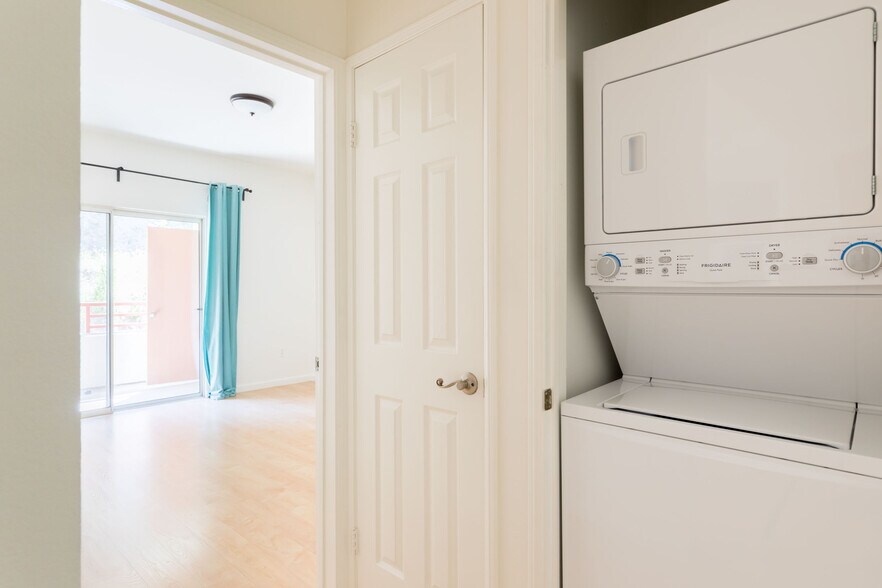 Bed1 and w/d - 240 Caldecott Ln