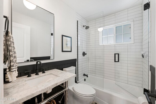 Building Photo - 4244 N 35th Pl