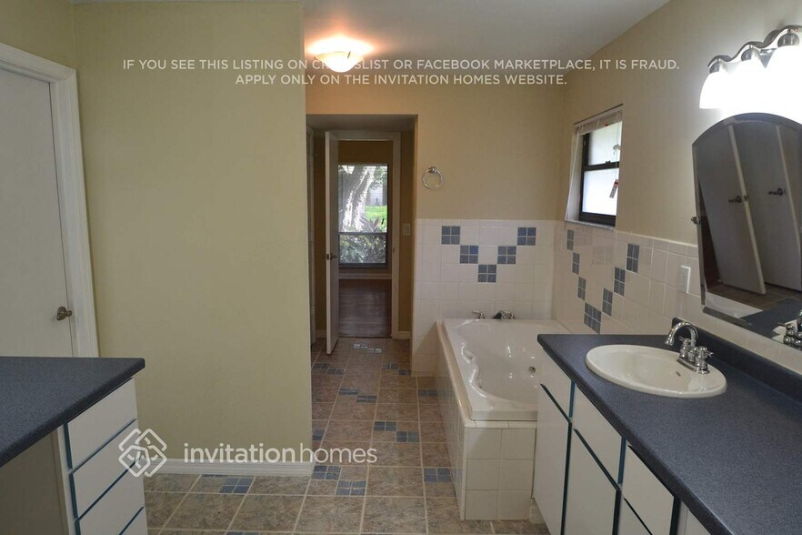 Building Photo - 1051 Sugartree Dr S