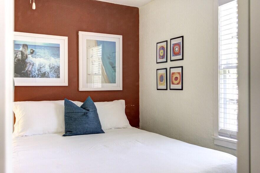 Building Photo - 1980 Jefferson Ave