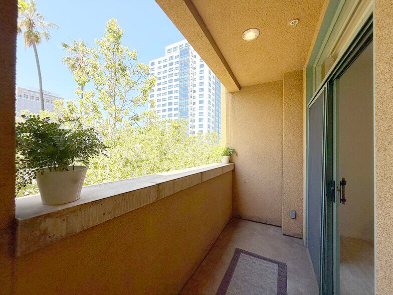 Building Photo - 144 S 3rd St