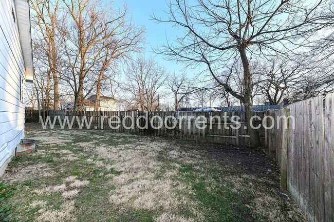 Building Photo - 5361 E Burgess Ave