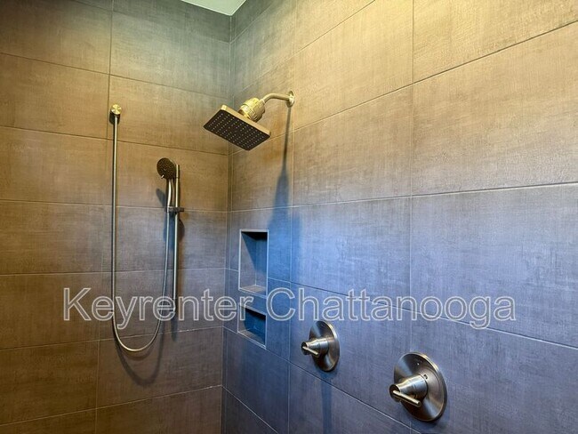 Building Photo - 8925 Pine Ridge Rd