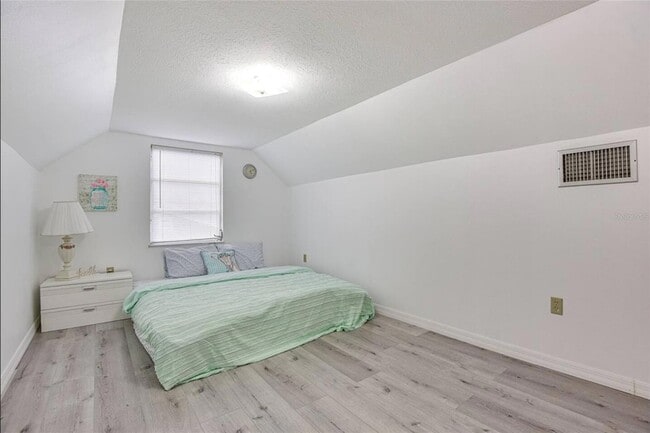 Building Photo - 4831 Greenleaf Rd