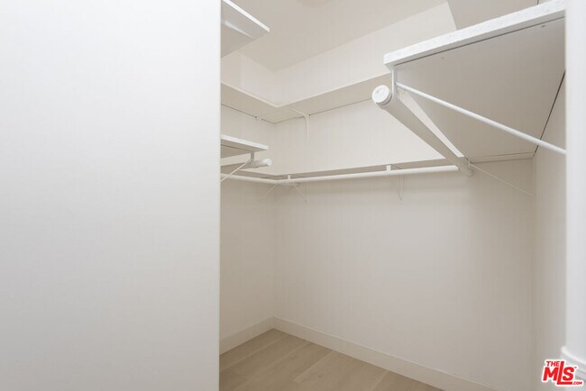 Building Photo - 14843 Morrison St