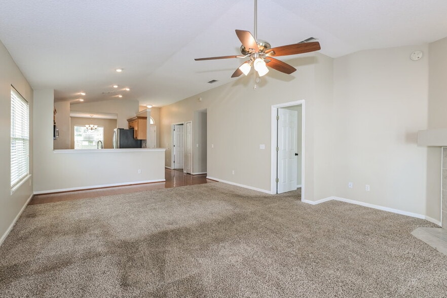 Building Photo - 573 Redberry Ln