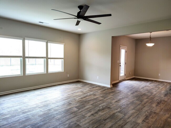 Building Photo - Beautiful home located in the Upper Riverpointe Community in Charlotte !