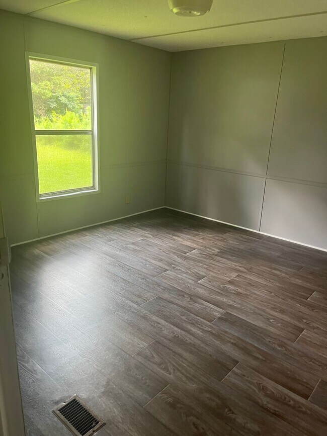 Building Photo - Charming 2-Bedroom Home in Midway - Available for Rent