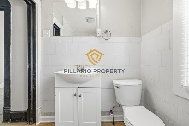 Building Photo - $500 OFF MOVE-IN SPECIAL!!! 4 Bedroom home in Near Downtown Indy! Available Now!