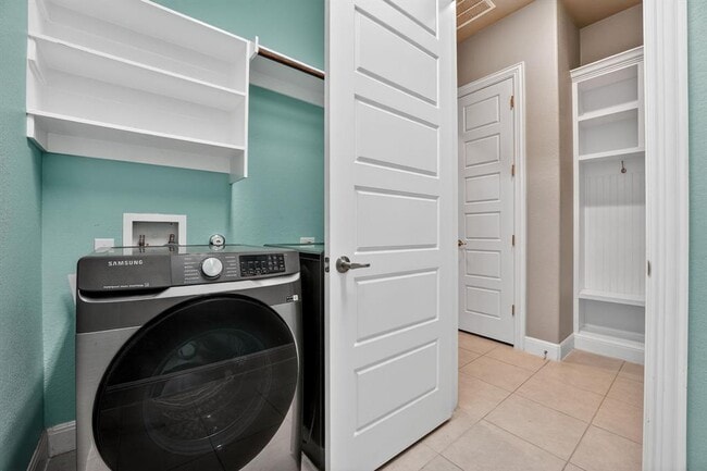 Building Photo - 21413 Hines Ln