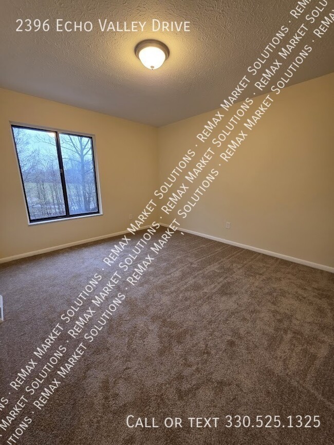 Building Photo - 2396 Echo Valley Dr