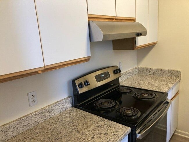 Building Photo - 2220 Jackson St