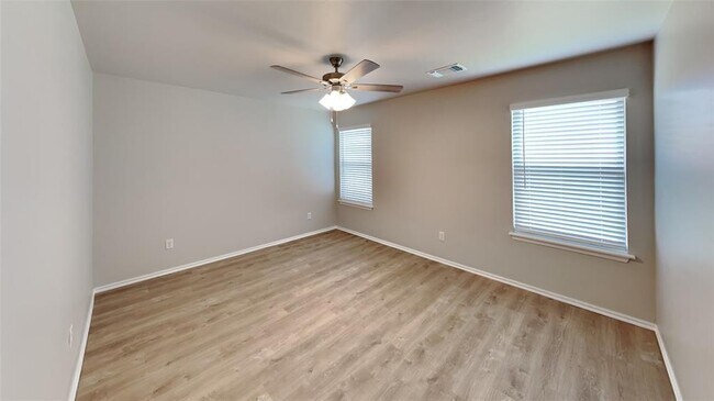 Building Photo - 12800 Elba Dr