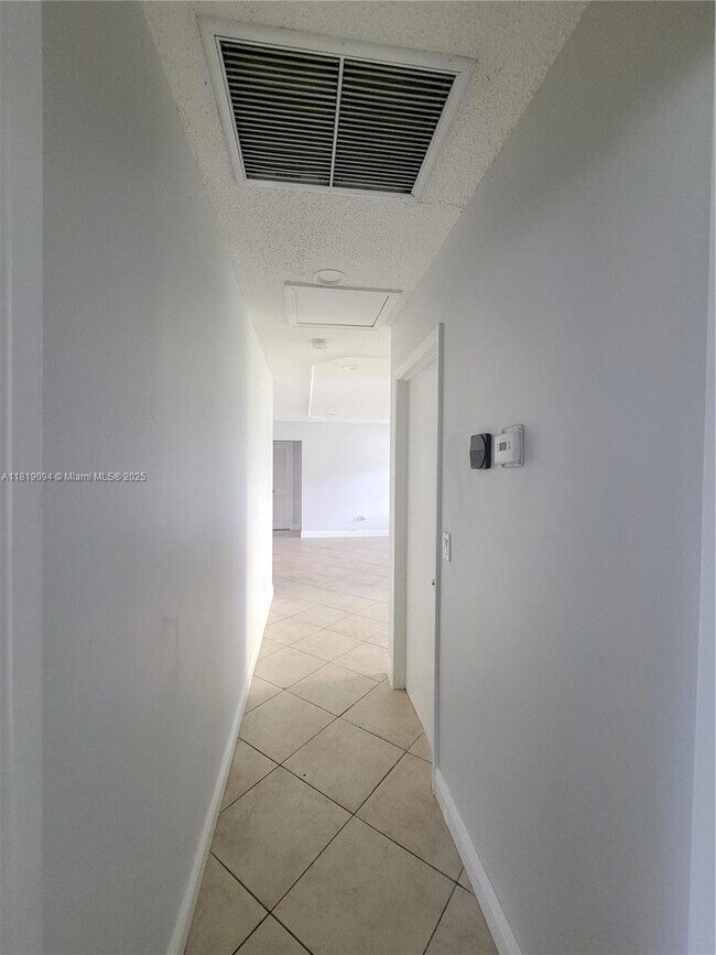 Building Photo - 1814 Oakmount Dr
