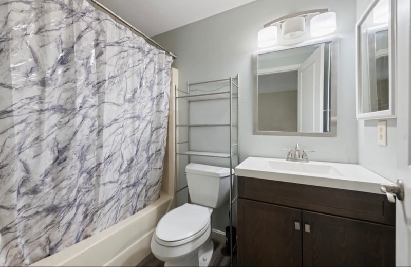 Building Photo - 33 village plaza Rd