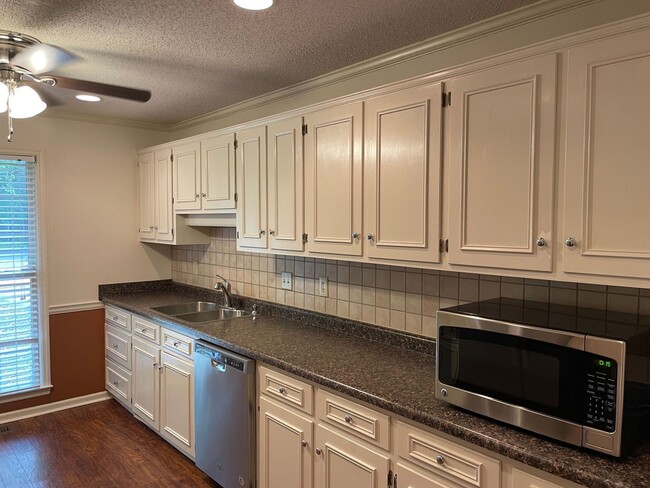 Building Photo - East Side Ranch on Cul-de-Sac