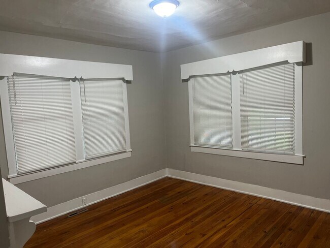 Building Photo - 2 Bedrooms, 1 Bathroom - House in South Rome!