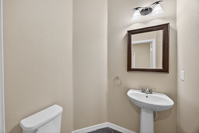 Building Photo - 104 Riachuelo Ln