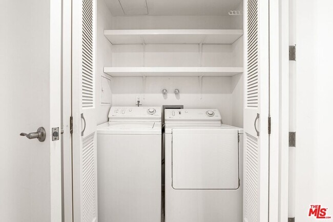 Building Photo - 10520 Wilshire Blvd