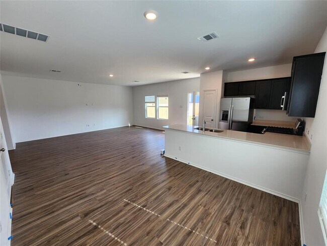 Building Photo - 320 Mica Trl