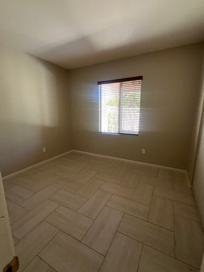 Building Photo - Beautifully Updated 5-Bedroom Home with City Views in Prime Corona Location