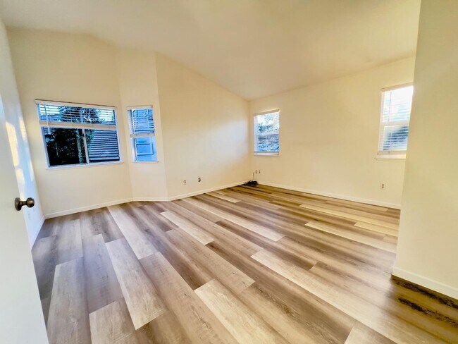 Building Photo - 479 Tioga Ct