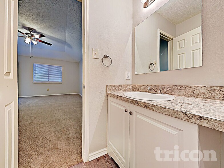 Building Photo - 2537 Rialto Way