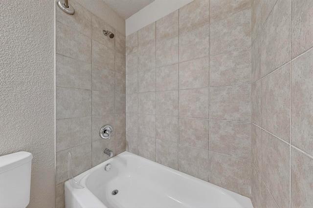 Building Photo - 2584 Jackson Dr