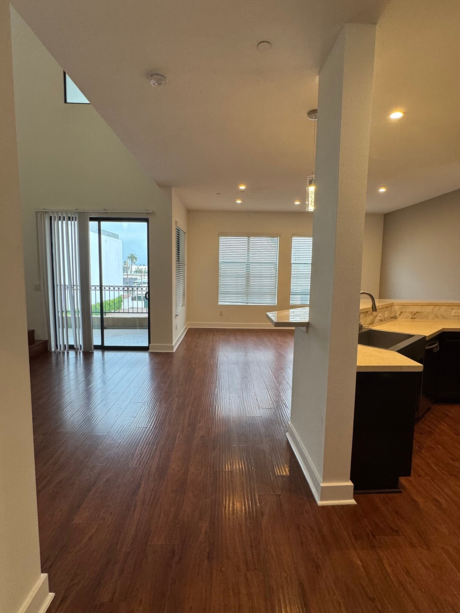 Building Photo - 395 E 4th St