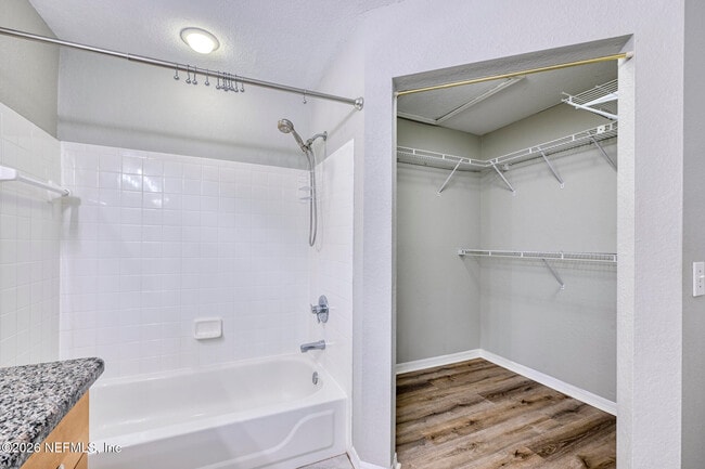 Building Photo - 13703 Richmond Park Dr N