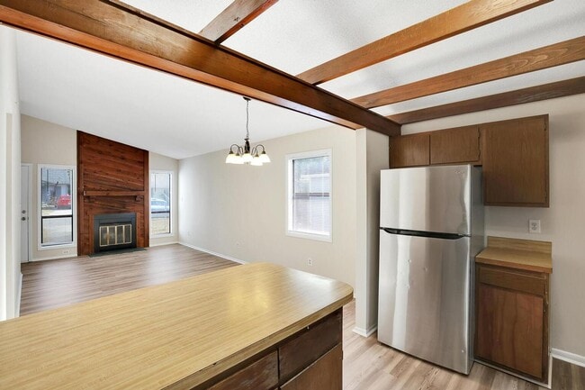 Building Photo - Adorable Duplex!