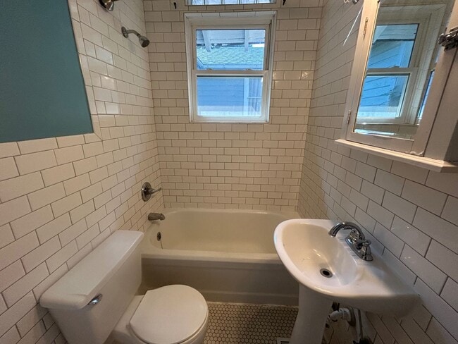 Building Photo - 2427 Sulton St