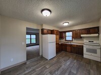 Building Photo - Spacious 4 bedroom home!