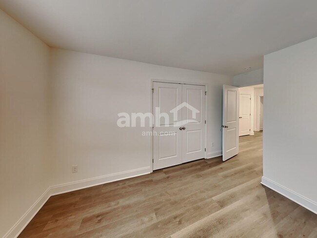 Building Photo - 218 Malayna Dr S