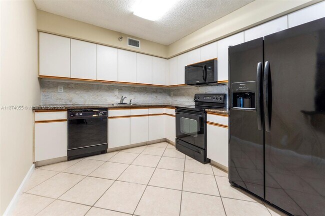 Building Photo - 3530 Mystic Pointe Dr