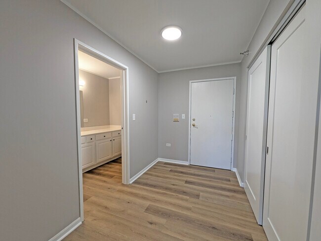 Building Photo - 3370 W Brooke Ave