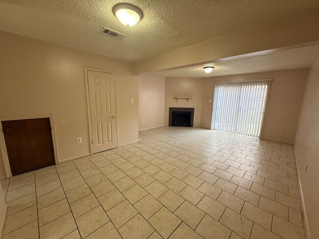 Building Photo - 8848 GSRI Ave