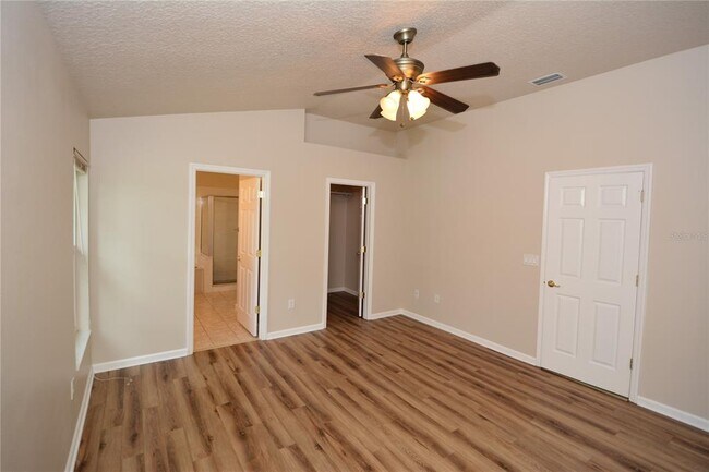 Building Photo - 56 Shinnecock Dr