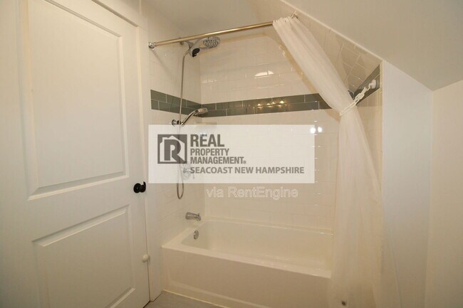 Building Photo - 33 Columbia St