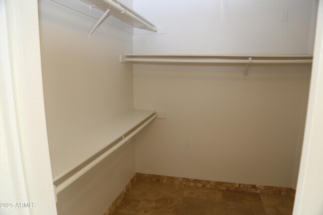 Building Photo - 827 W Harbor Dr