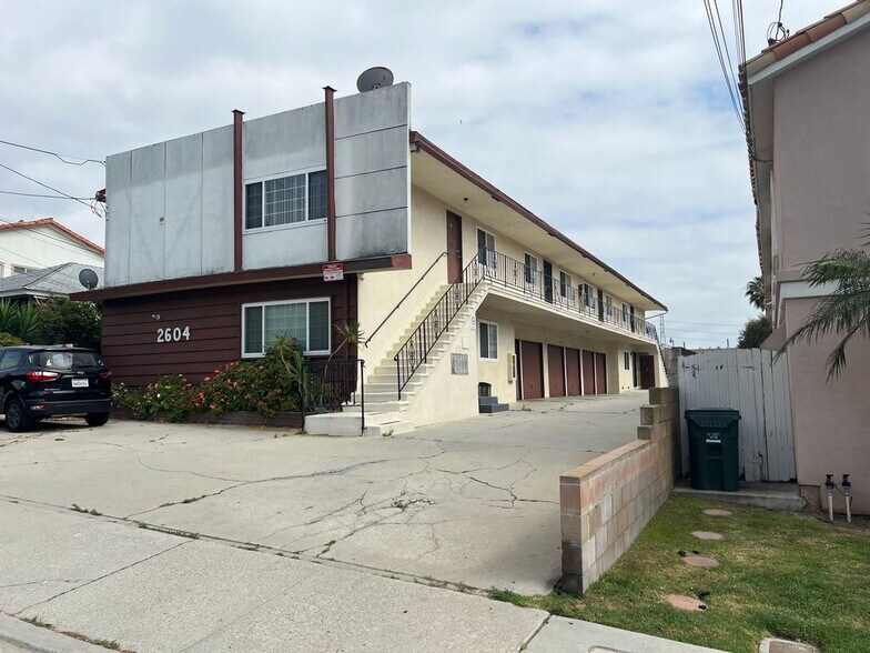 Building Photo - 2604 Mathews Ave