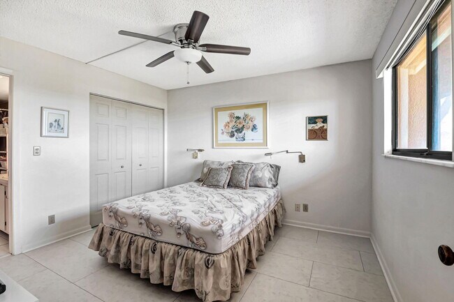 Building Photo - 6866 Huntington Ln