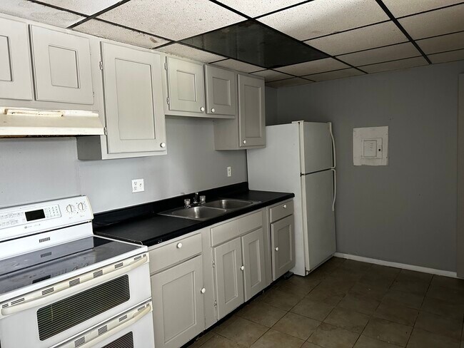 Building Photo - 561 Ashland Ave